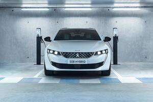 Los mejores coches híbridos enchufables de renting en 2025