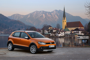 Volkswagen Cross Polo: un toque de offroad para el Polo disponible desde 18.420 euros Volkswagen Cross Polo: un toque de offroad para el Polo disponible desde 18.420 euros