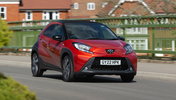 El Toyota Aygo X Cross, ahora muy equipado a un precio justo