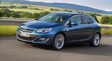 Opel Astra: desde 14.990 euros con 4.500 euros de equipamiento ¿una buena alternativa?