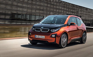 Anuncios de coches: BMW i3, Renault Mégane, SEAT León ST, Opel Mokka y Mercedes con Alex de la Iglesia