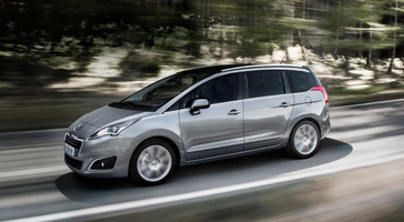 El Peugeot 5008 estrena motor 1.2 PureTech 130 cv en el acabado Allure